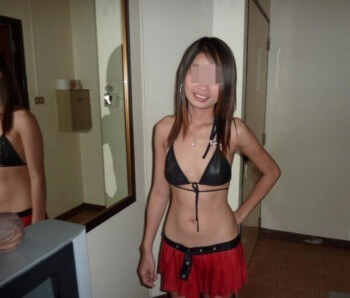 Coquine asiatique  pour une pipe baveuse à Rouen