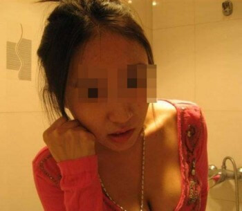 Cochonne asiatique  cherche un homme fougueux pour une pipe sans capote sur Belfort