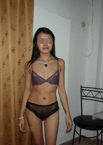 Thaïlandaise sexy cherche un mec à Dijon pour un plan fellation