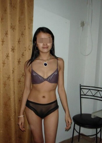 Chinoise salope aimant la bite pour un plan sexe à Besançon