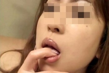Japonaise coquine à gros seins voulant baiser à Bron