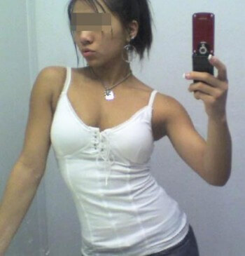 Salut les petits filous, j'habite à Caen depuis hier soir et ça me ferait plaisir que vous me contactiez parce que je suis une bonne chaudasse. J'ai un physique agréable: je suis grande, je suis plutot mince, j'ai des yeux noirs, des fesses parfaites, et une très belle poitrine. Je cherche juste un homme avec de la classe. J'aurais juste envie d'une rencontre hot pour passer une nuit à baiser ou si possible, un plan sur la durée alors je serai ravie de vous rencontrer pour du sexe.