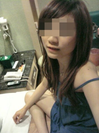 Je suis une jolie petite coquine et je désirerais trouver un métis sexy d'à peu près 35 ans sur Bordeaux. J'ai du temps libre dernièrement et je peux vous recevoir en journée alors contactez moi et prenons le temps de se connaitre. Je veux me faire brouter la motte donc je fréquente ce site pour avoir des bons moments. Au plaisir de vous rencontrer, gros bisou.
