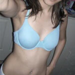 Slt les hommes. Je s&eacute;journe &agrave; Brest depuis dimanche et ça serait cool d'avoir quelqu'un pour tenir compagnie parce que je suis tr&egrave;s branch&eacute;e cul. Je poste cette annonce pour trouver un homme m&eacute;tis avec un joli corps et de jolis yeux marrons pour un plan cul en fin de semaine. Si vous avez du d&eacute;sir pour moi et si vous voulez un rdv avec moi, filez vos tel.