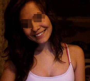 Salope cambodgienne  de 29 ans, j'habite sur Lille où je n'ai quasiment pas d'amis alors j'ai du mal à me trouver un plan cul. Ce qui me plait c'est d'essayer des positions en tout genre et j'aimerais bien trouver un black bien membré qui accepterait de tirer un coup. C'est pour cela que je passe un message sur ce site de rencontre sexe. Comme on le voit sur la photo, je suis assez belle et pour ce qui est du sexe je baise super bien alors donnez votre tel, je serai certainement dispo Mardi prochain pour une rencontre q.