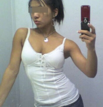 Chinoise sexy désire pomper une bite de plus de 18cm sur Castres