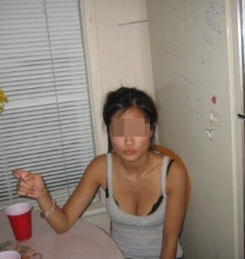 Mon nom est Marie-Louise, 20 ans et vicieuse avec mes partenaires. Je suis connectée sur ce site pour trouver un homme direct qui veut rencontrer une femme chinoise car je cherche un mec non marié. J'habite sur Toulon et je vous recevrai plutôt le soir pour une rencontre cul. Je préfère aussi des hommes avec une bite bien grosse alors si vous correspondez au profil ci-dessus, contactez moi.